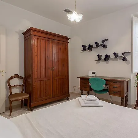 Dimora Storica Palazzo Marescalchi Belli * Rome